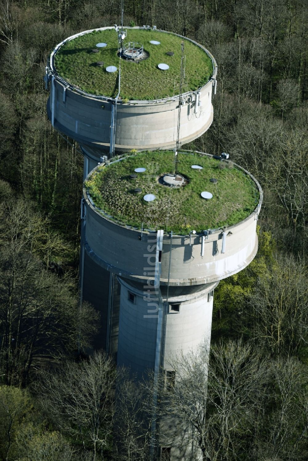 La Celle-Saint-Cloud aus der Vogelperspektive: Wasserwerk - Hochspeicher Anlage in La Celle-Saint-Cloud in Ile-de-France, Frankreich