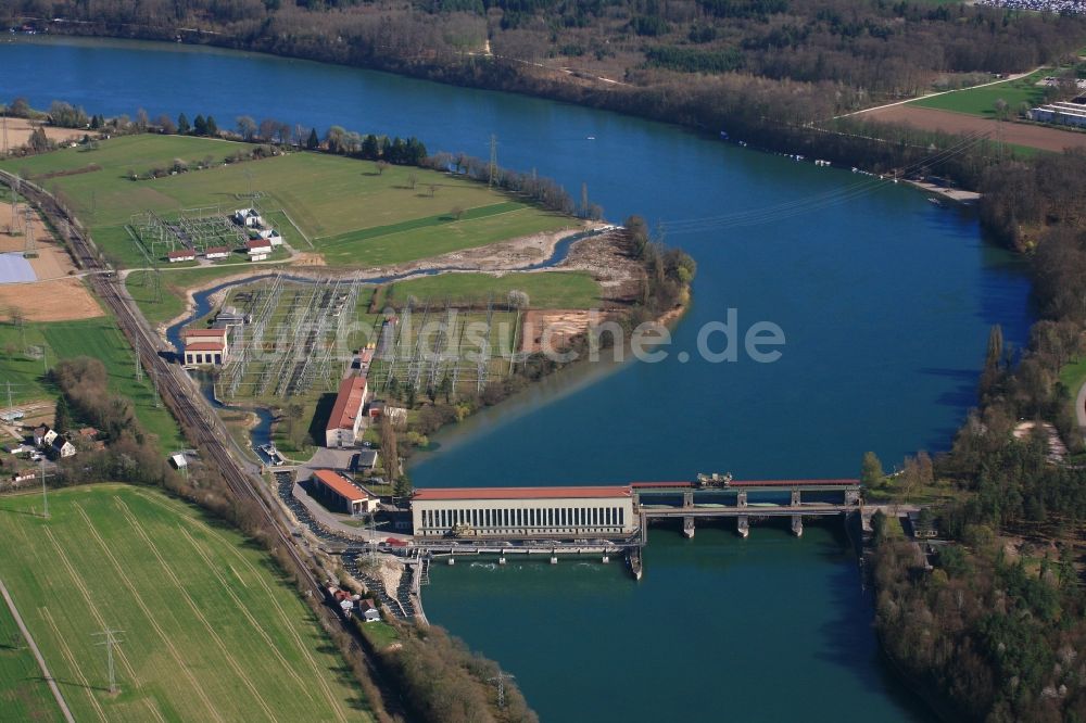 Möhlin von oben - Wasserwerk und Wasserkraftwerk - Kraftwerk Ryburg-Schwörstadt an der Kraftwerkstrasse in Möhlin im Kanton Aargau, Schweiz