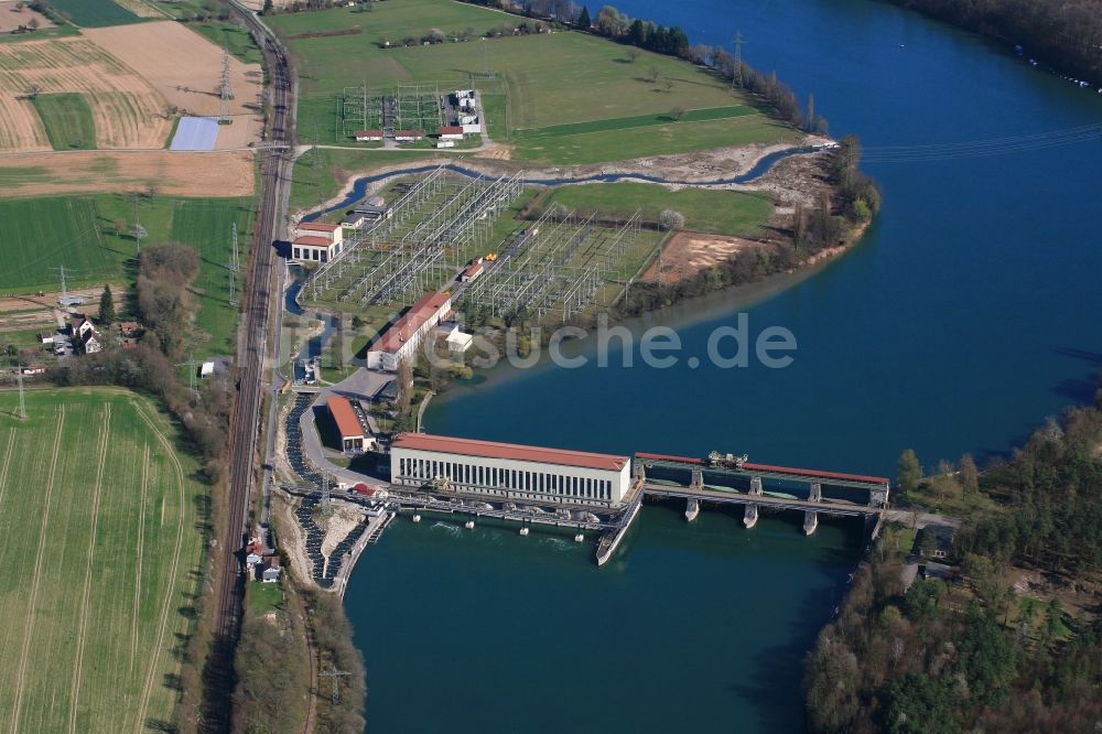 Möhlin aus der Vogelperspektive: Wasserwerk und Wasserkraftwerk - Kraftwerk Ryburg-Schwörstadt an der Kraftwerkstrasse in Möhlin im Kanton Aargau, Schweiz