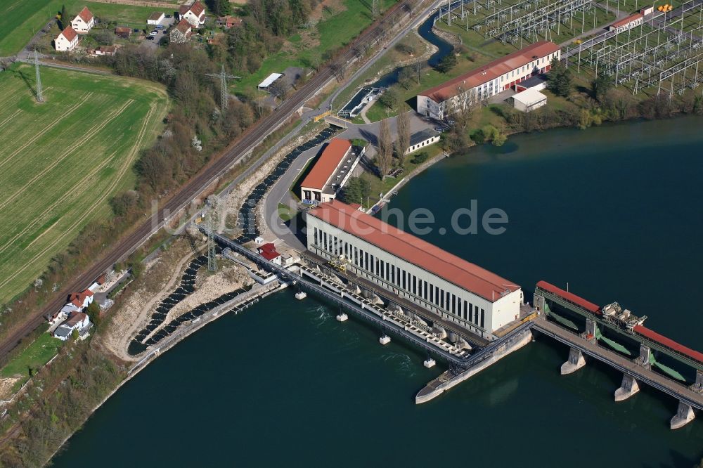 Luftaufnahme Möhlin - Wasserwerk und Wasserkraftwerk - Kraftwerk Ryburg-Schwörstadt an der Kraftwerkstrasse in Möhlin im Kanton Aargau, Schweiz