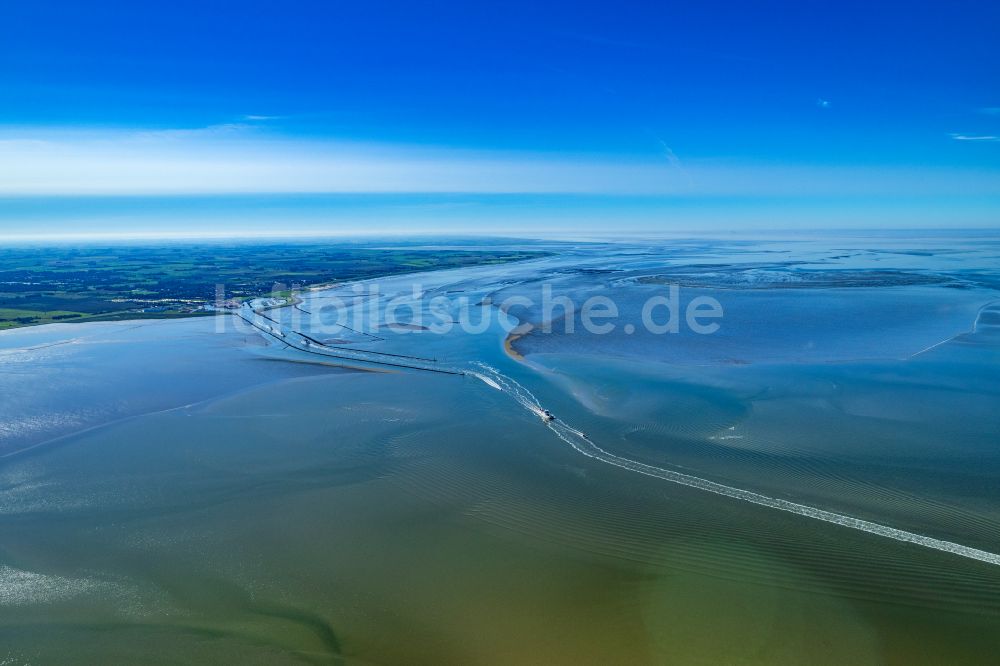 Norden von oben - Wattenmeer Fährkanal der Nordsee- Küste Busetief in Norden Nordeich im Bundesland Niedersachsen, Deutschland