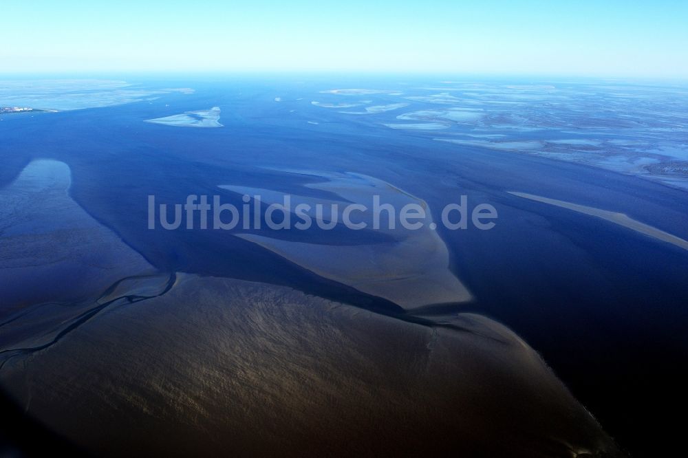 Cuxhaven von oben - Wattenmeer und Fluss-Mündung der Elbe in die Nordsee bei Cuxhaven im Bundesland Niedersachsen