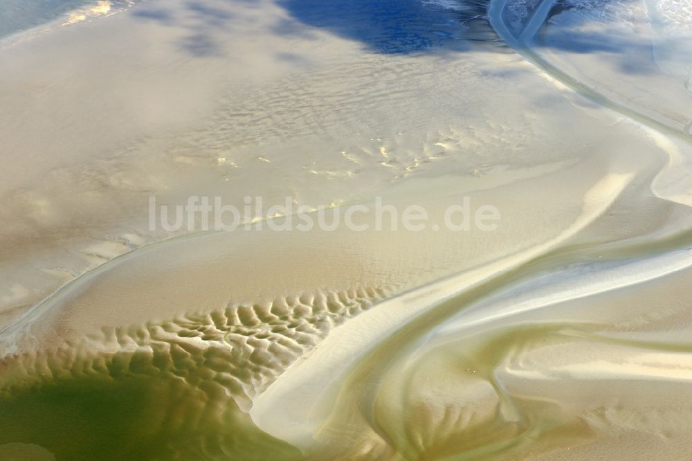 Cuxhaven von oben - Wattenmeer der Nordsee- Küste bei Cuxhaven im Bundesland Niedersachsen