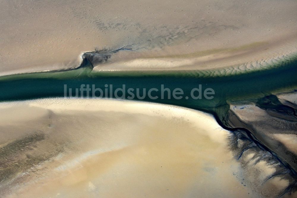 Cuxhaven von oben - Wattenmeer der Nordsee- Küste bei Cuxhaven im Bundesland Niedersachsen