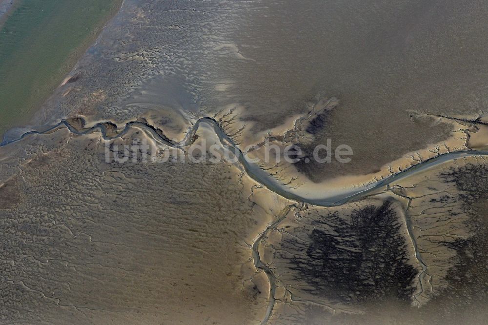 Cuxhaven von oben - Wattenmeer der Nordsee- Küste bei Cuxhaven im Bundesland Niedersachsen