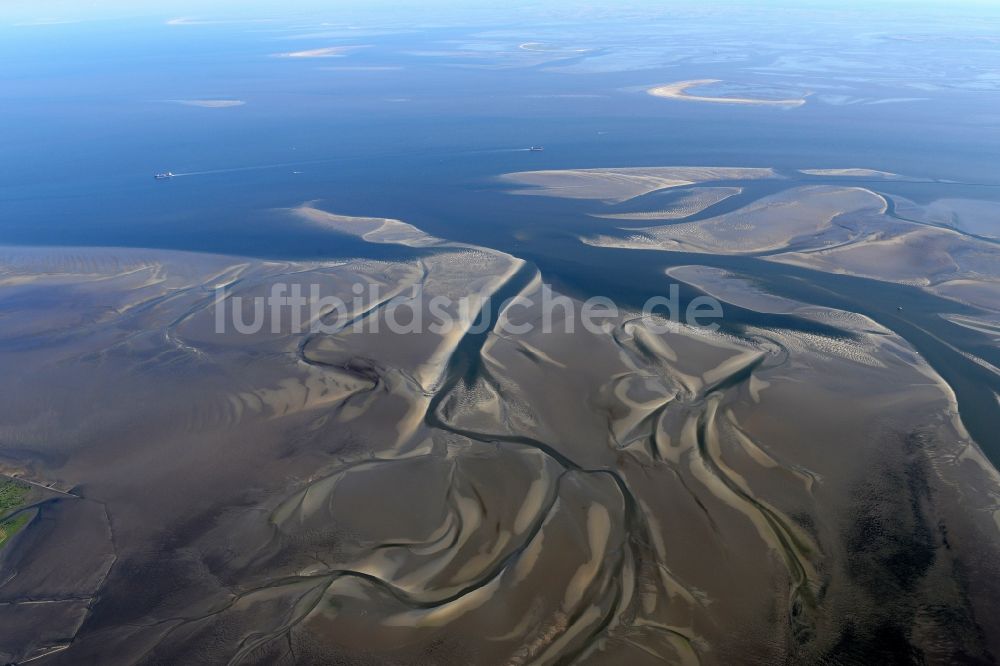 Cuxhaven aus der Vogelperspektive: Wattenmeer der Nordsee- Küste bei Cuxhaven im Bundesland Niedersachsen