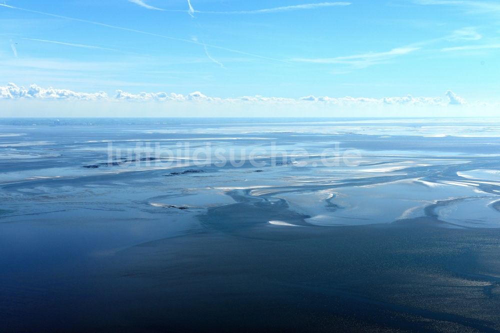 Cuxhaven aus der Vogelperspektive: Wattenmeer der Nordsee- Küste bei Cuxhaven im Bundesland Niedersachsen