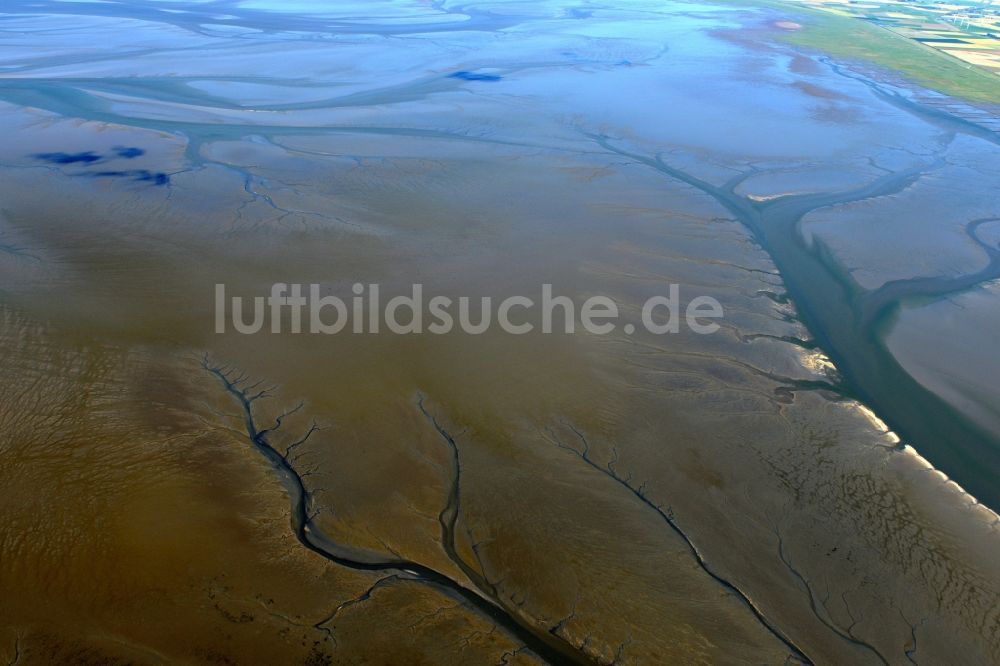 Cuxhaven aus der Vogelperspektive: Wattenmeer der Nordsee- Küste bei Cuxhaven im Bundesland Niedersachsen