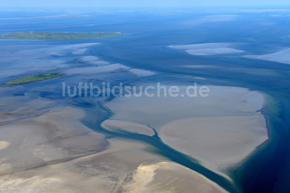 Cuxhaven von oben - Wattenmeer der Nordsee- Küste bei Cuxhaven im Bundesland Niedersachsen