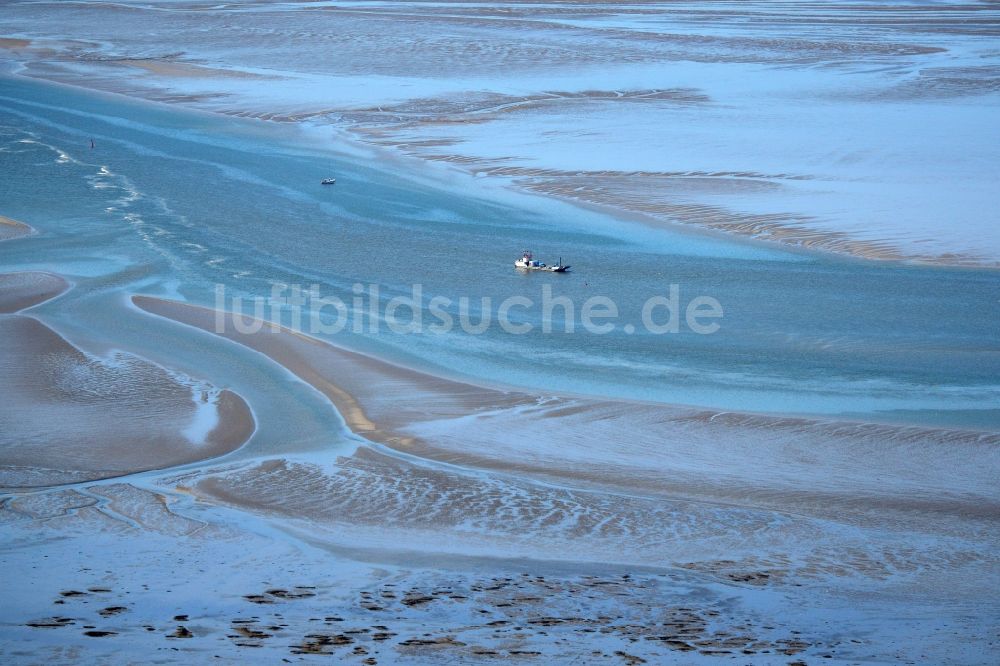 Cuxhaven aus der Vogelperspektive: Wattenmeer der Nordsee- Küste bei Cuxhaven im Bundesland Niedersachsen