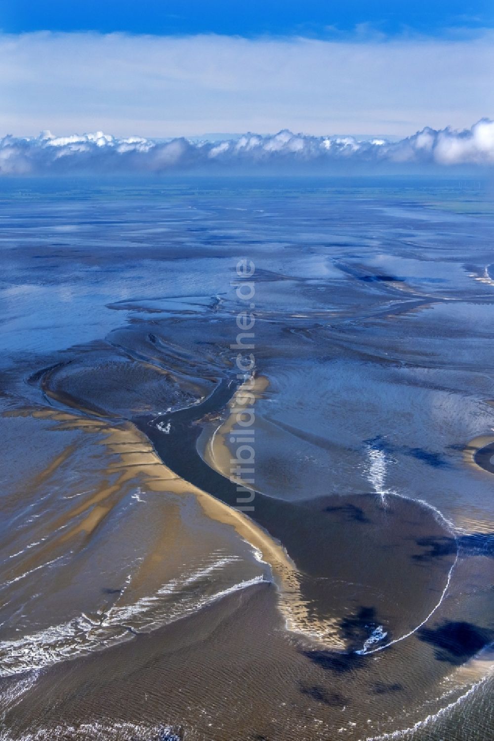 Cuxhaven aus der Vogelperspektive: Wattenmeer der Nordsee- Küste bei Cuxhaven im Bundesland Niedersachsen