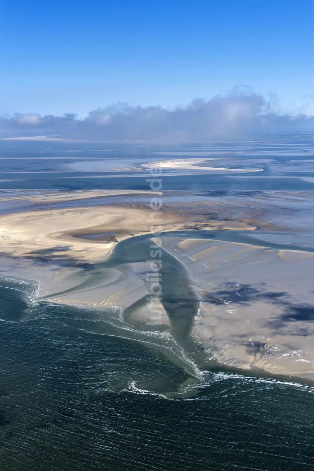 Cuxhaven von oben - Wattenmeer der Nordsee- Küste bei Cuxhaven im Bundesland Niedersachsen