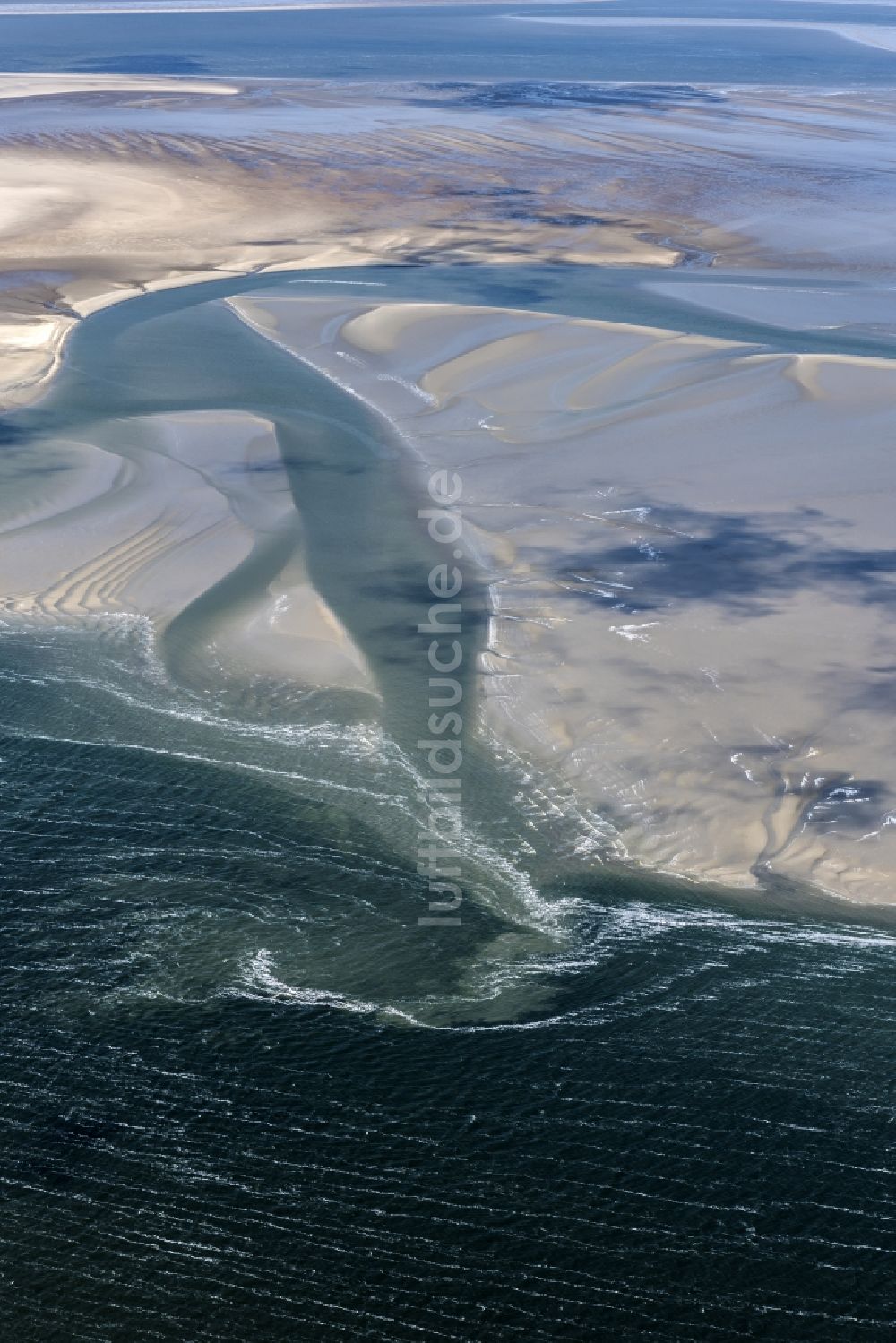 Cuxhaven aus der Vogelperspektive: Wattenmeer der Nordsee- Küste bei Cuxhaven im Bundesland Niedersachsen