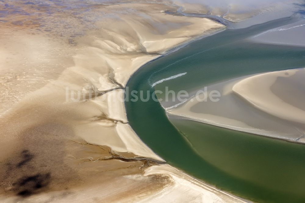 Cuxhaven von oben - Wattenmeer der Nordsee- Küste bei Cuxhaven im Bundesland Niedersachsen