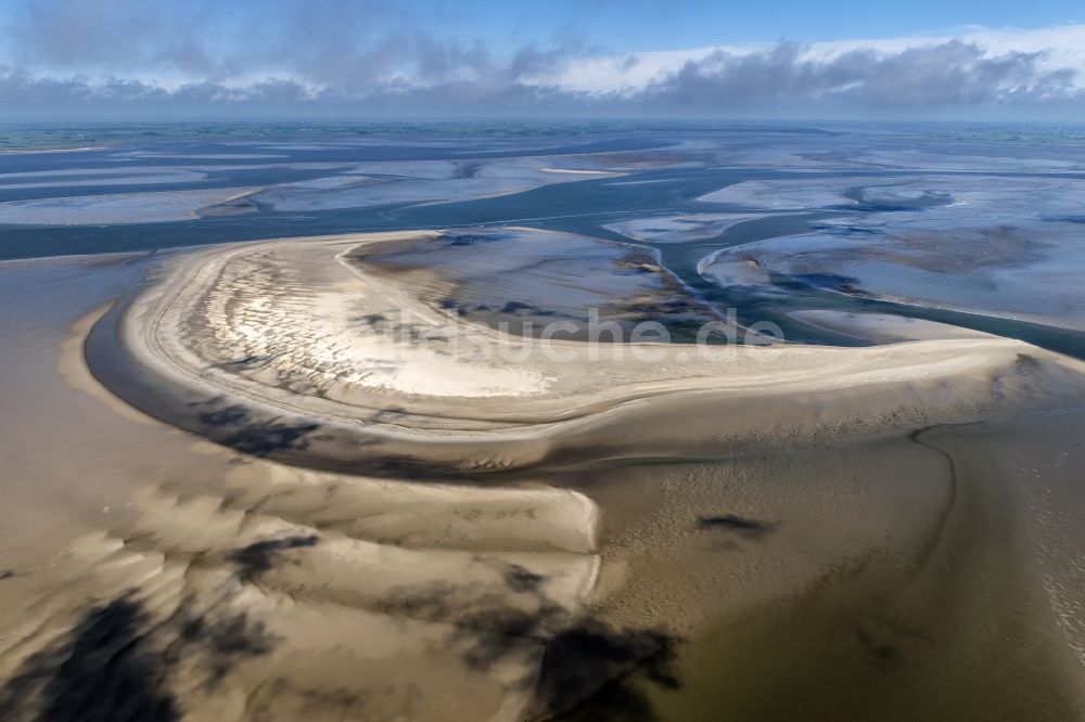 Cuxhaven aus der Vogelperspektive: Wattenmeer der Nordsee- Küste bei Cuxhaven im Bundesland Niedersachsen