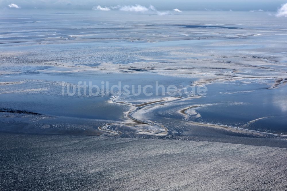 Cuxhaven von oben - Wattenmeer der Nordsee- Küste bei Cuxhaven im Bundesland Niedersachsen