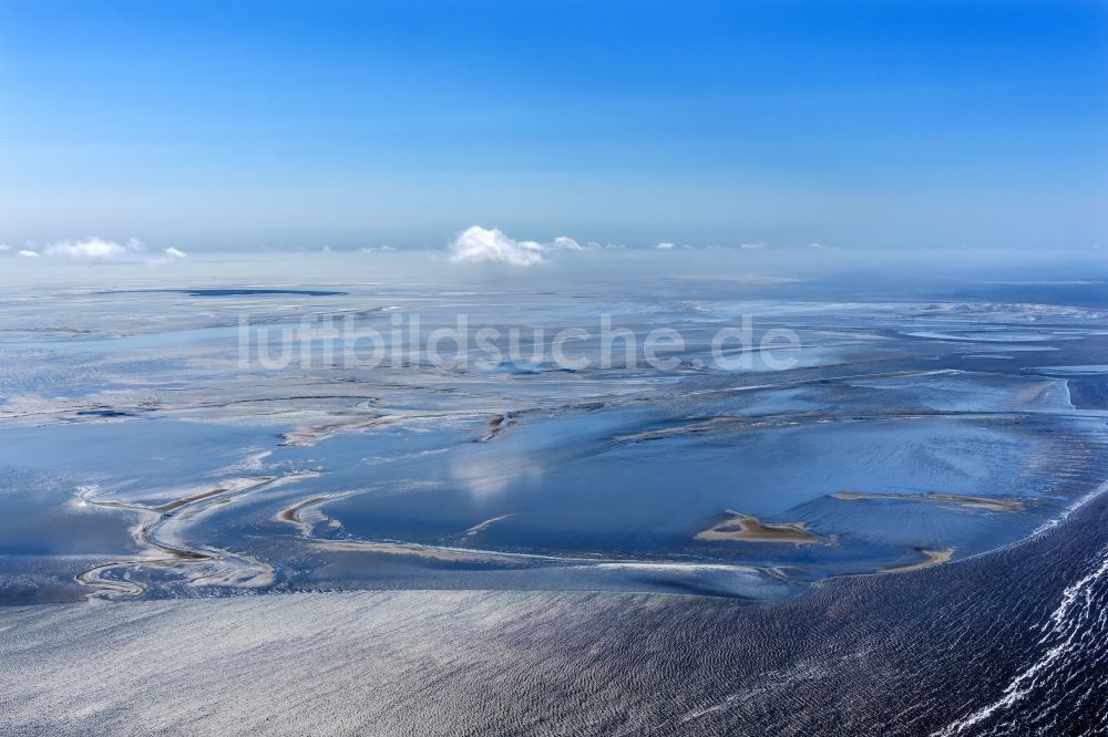 Cuxhaven aus der Vogelperspektive: Wattenmeer der Nordsee- Küste bei Cuxhaven im Bundesland Niedersachsen