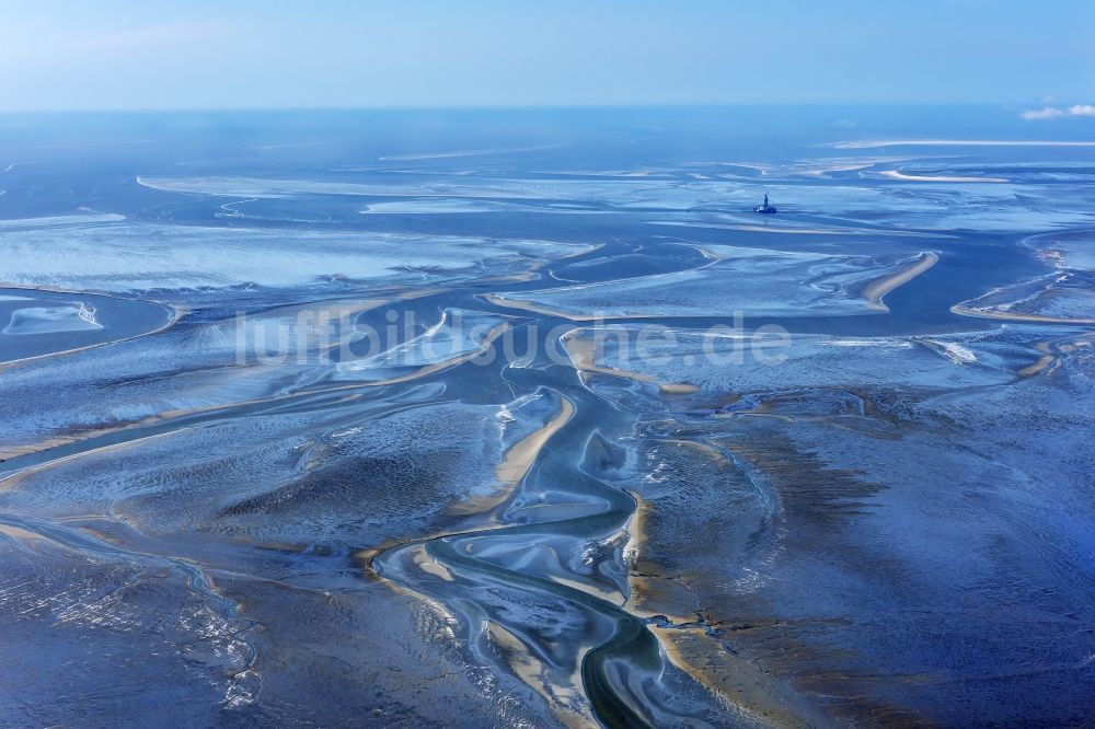 Cuxhaven aus der Vogelperspektive: Wattenmeer der Nordsee- Küste bei Cuxhaven im Bundesland Niedersachsen