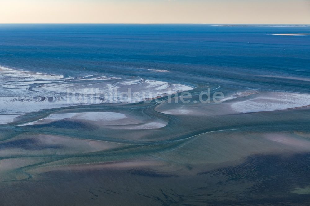 Cuxhaven aus der Vogelperspektive: Wattenmeer der Nordsee- Küste bei Cuxhaven im Bundesland Niedersachsen