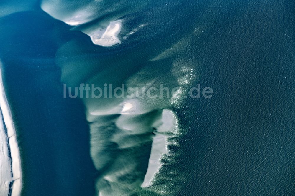 Cuxhaven aus der Vogelperspektive: Wattenmeer der Nordsee- Küste bei Cuxhaven im Bundesland Niedersachsen