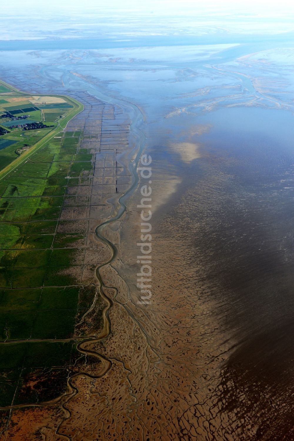 Tating aus der Vogelperspektive: Wattenmeer der Nordsee- Küste bei Tating im Bundesland Schleswig-Holstein