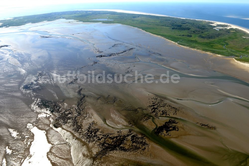 Borkum von oben - Wattenmeer der Nordsee- Küste in Borkum im Bundesland Niedersachsen