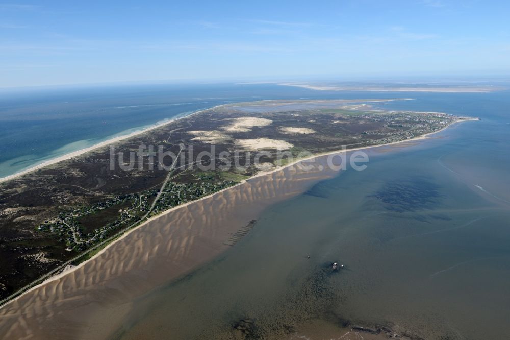 Luftaufnahme Sylt - Wattenmeer der Nordsee- Küste vor der Insel in Sylt im Bundesland Schleswig-Holstein