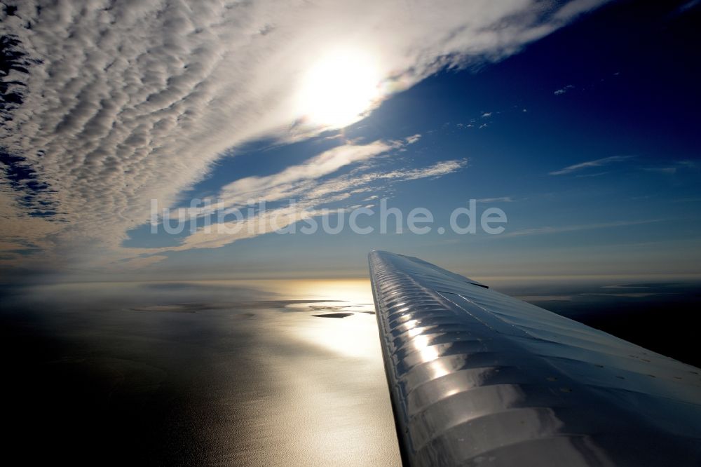 Luftaufnahme Pellworm - Wattenmeer der Nordsee- Küste nahe der Insel Pellworm im Bundesland Schleswig-Holstein