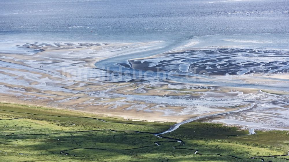 Sankt Peter-Ording aus der Vogelperspektive: Wattenmeer der Nordsee- Küste in Sankt Peter-Ording im Bundesland Schleswig-Holstein, Deutschland