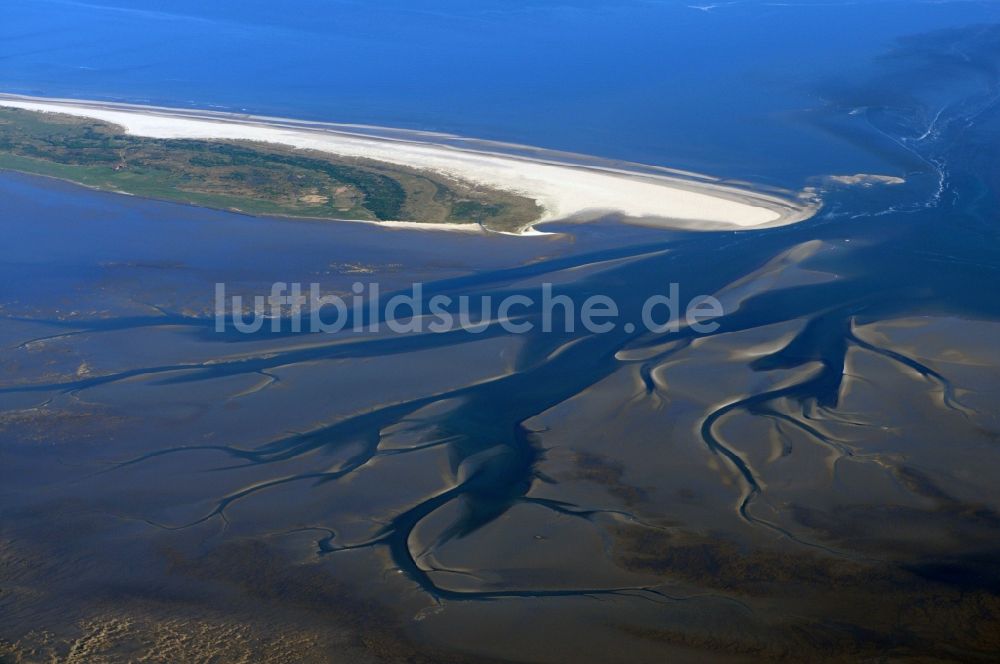 Spiekeroog von oben - Wattenmeer Priele vor Spiekeroog an der Nordseeküste im Bundesland Niedersachsen