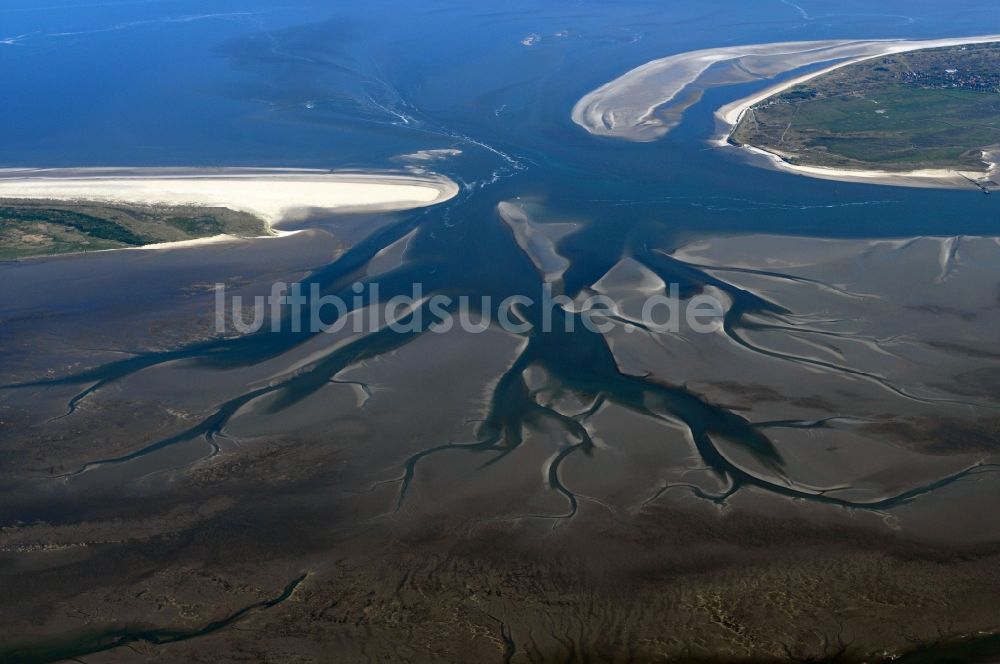 Luftaufnahme Spiekeroog - Wattenmeer Priele vor Spiekeroog an der Nordseeküste im Bundesland Niedersachsen