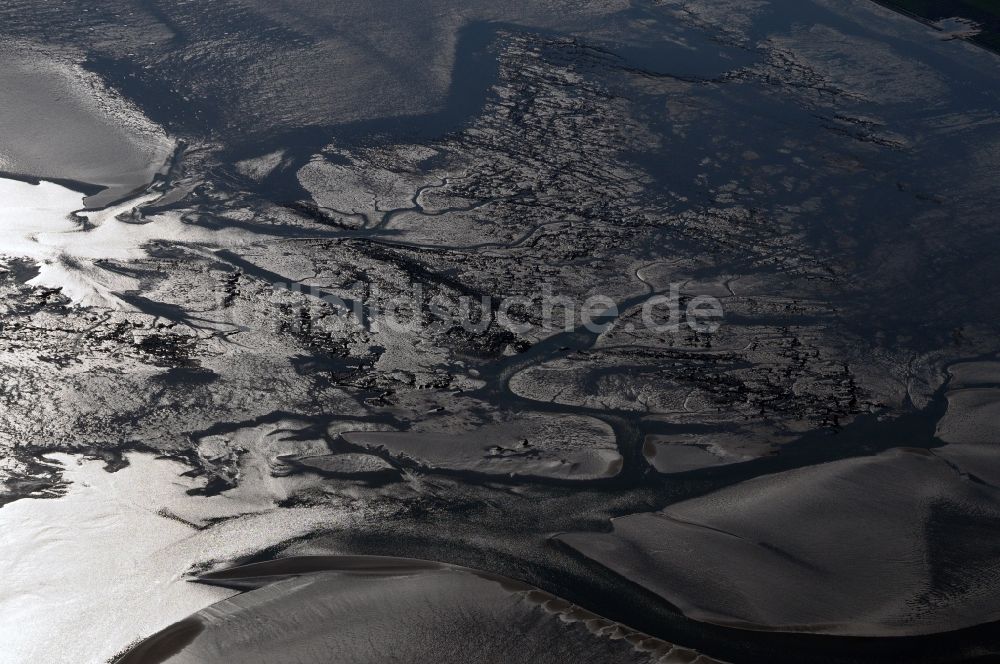 Spiekeroog von oben - Wattenmeer Priele vor Spiekeroog an der Nordseeküste im Bundesland Niedersachsen