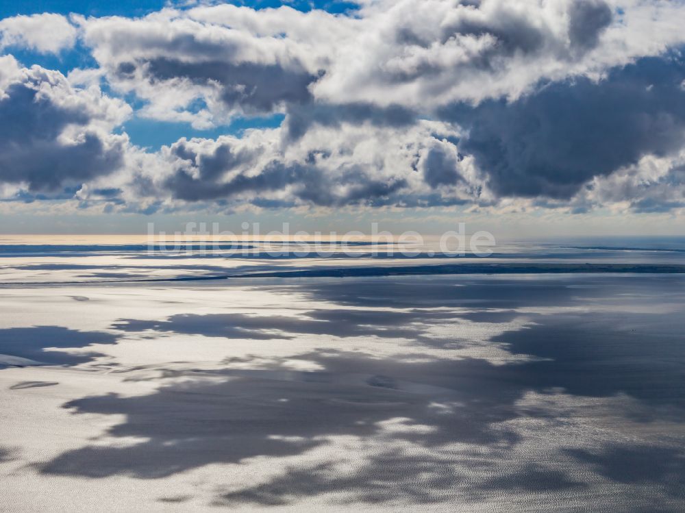 Hoyer aus der Vogelperspektive: Wattenmeer östlich der Insel Sylt und westlich von Hoejer in Dänemark