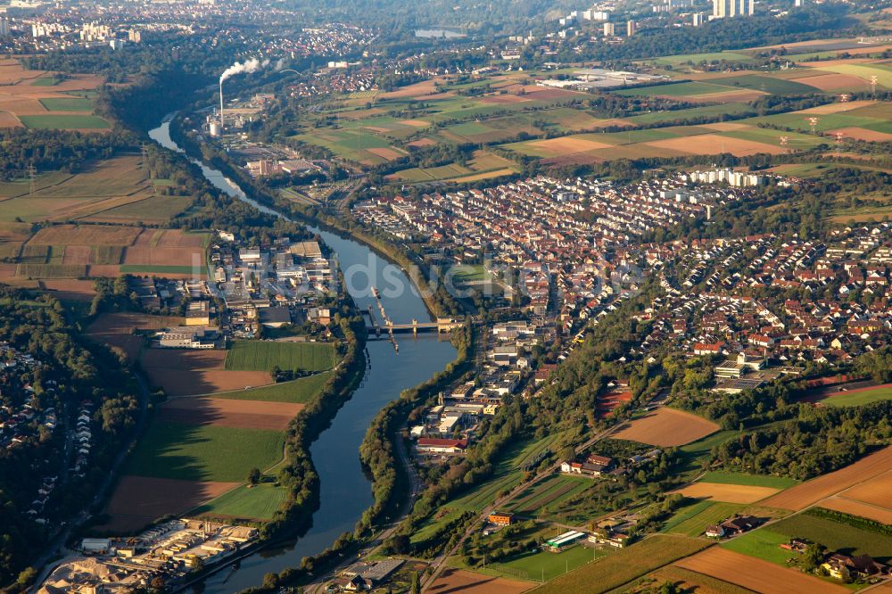 Aldingen von oben - Wehrbrücke an der Schleuse Aldingen am Ufer des Flußverlauf des Neckar in Aldingen im Bundesland Baden-Württemberg, Deutschland