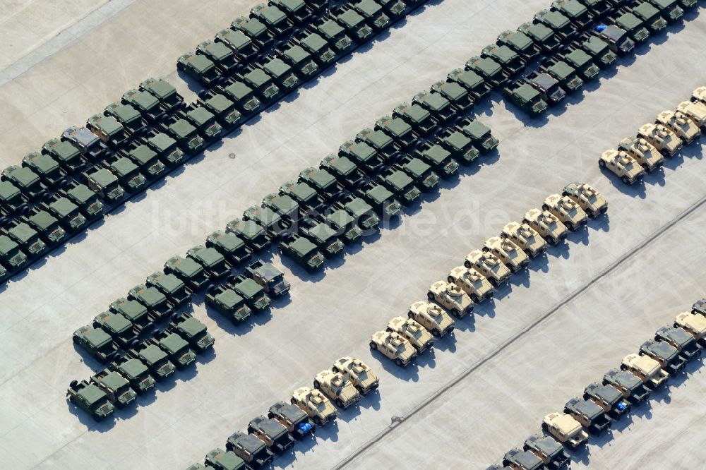 Mannheim von oben - Wehrtechnik der US- Streitkräfte am ehemaligen US- Militärflugplatz - Flugplatz Coleman in Mannheim im Bundesland Baden-Württemberg