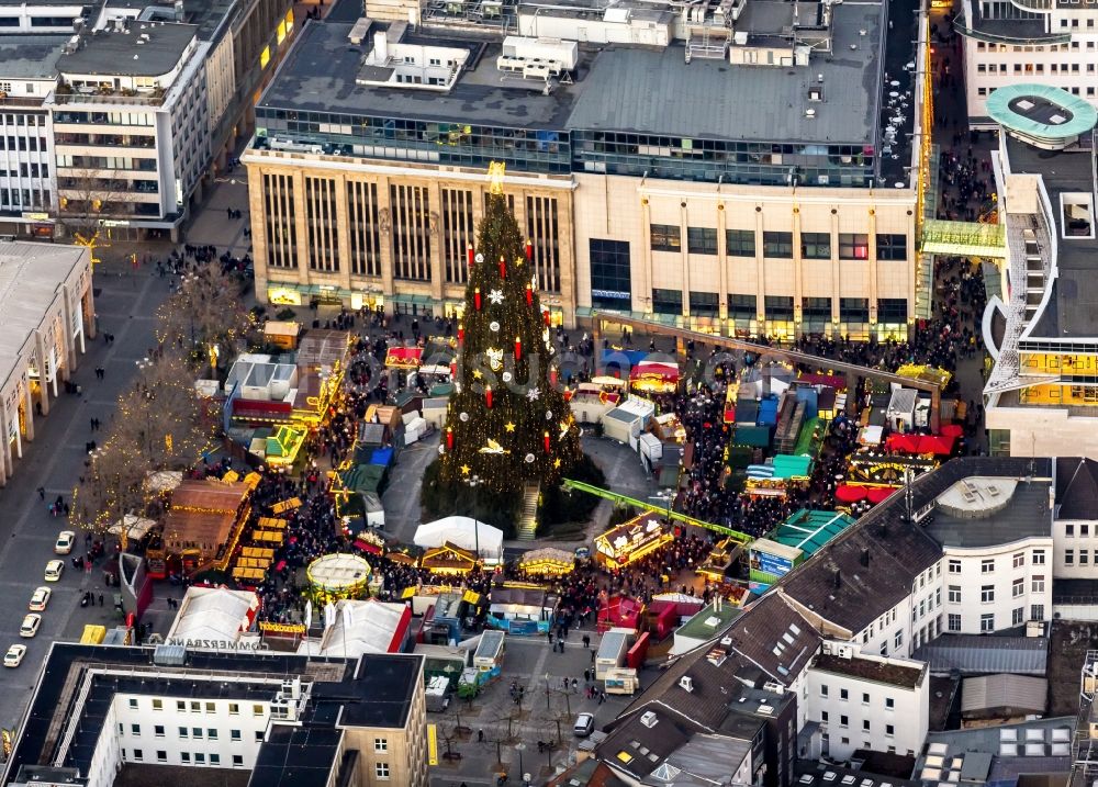 Dortmund aus der Vogelperspektive: Weihnachtsmarkt auf dem Hansaplatz in Dortmund im Bundesland Nordrhein-Westfalen