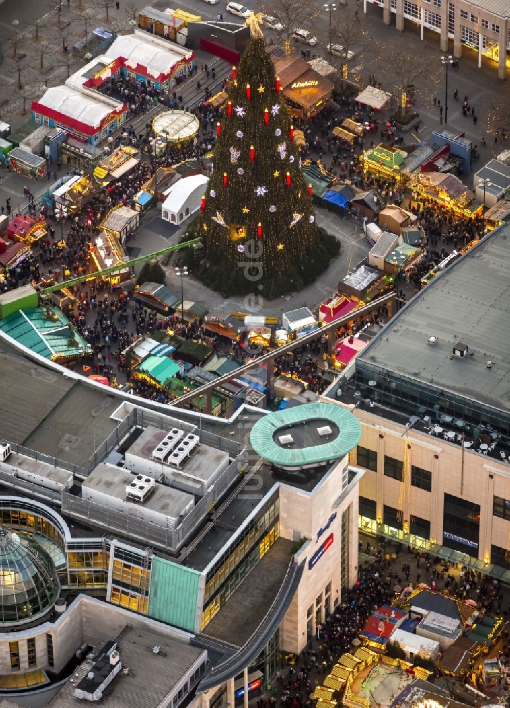 Luftaufnahme Dortmund - Weihnachtsmarkt auf dem Hansaplatz in Dortmund im Bundesland Nordrhein-Westfalen