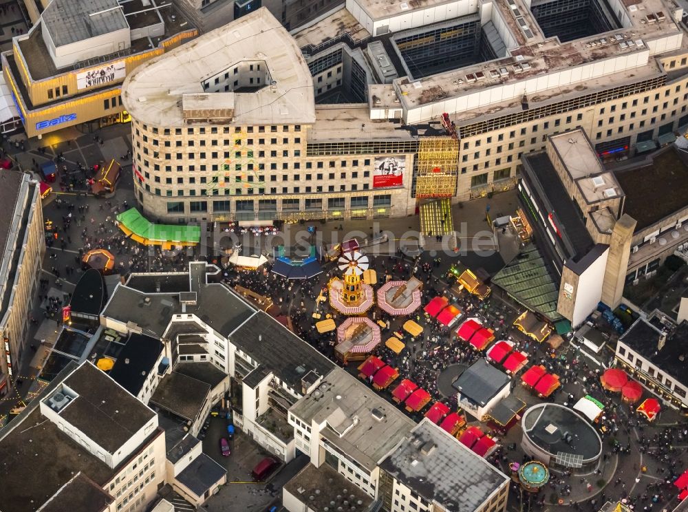 Luftaufnahme Bochum - Weihnachtsmarkt auf dem Husemann-Platz in Bochum im Bundesland Nordrhein-Westfalen