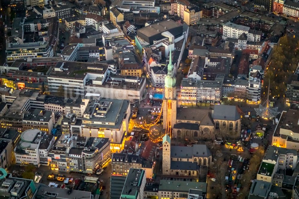 Luftbild Dortmund - Weihnachtsmarkt an der Kirche St. Reinoldi, auch Reinoldikirche in der Innenstadt von Dortmund im Bundesland Nordrhein-Westfalen NRW