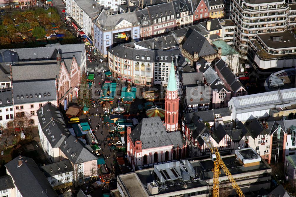 Frankfurt am Main von oben - Weihnachtsmarkt Römerberg in Frankfurt am Main