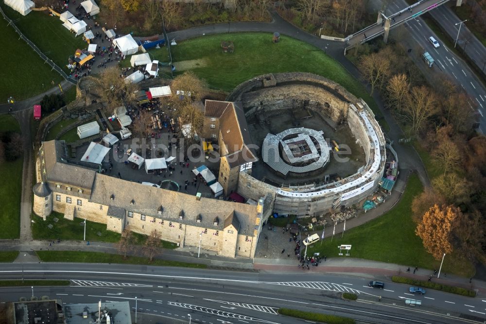 Luftaufnahme Mülheim an der Ruhr - Weihnachtsmarkt am Schloss Broich in Mülheim an der Ruhr im Bundesland Nordrhein-Westfalen