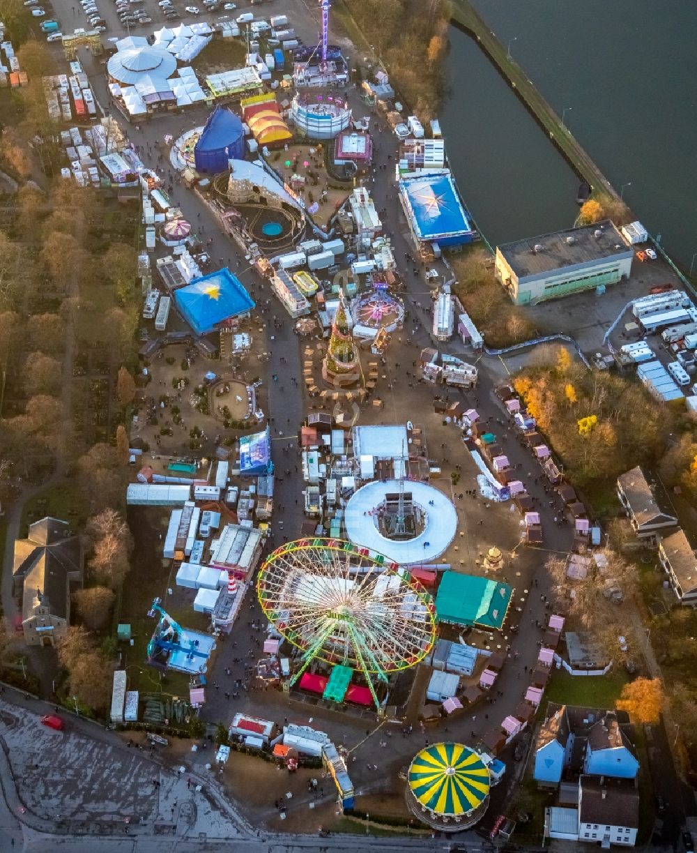 Herne aus der Vogelperspektive: Weihnachtsmarkt- Veranstaltungsgelände im Ortsteil Wanne-Eickel in Herne im Bundesland Nordrhein-Westfalen, Deutschland