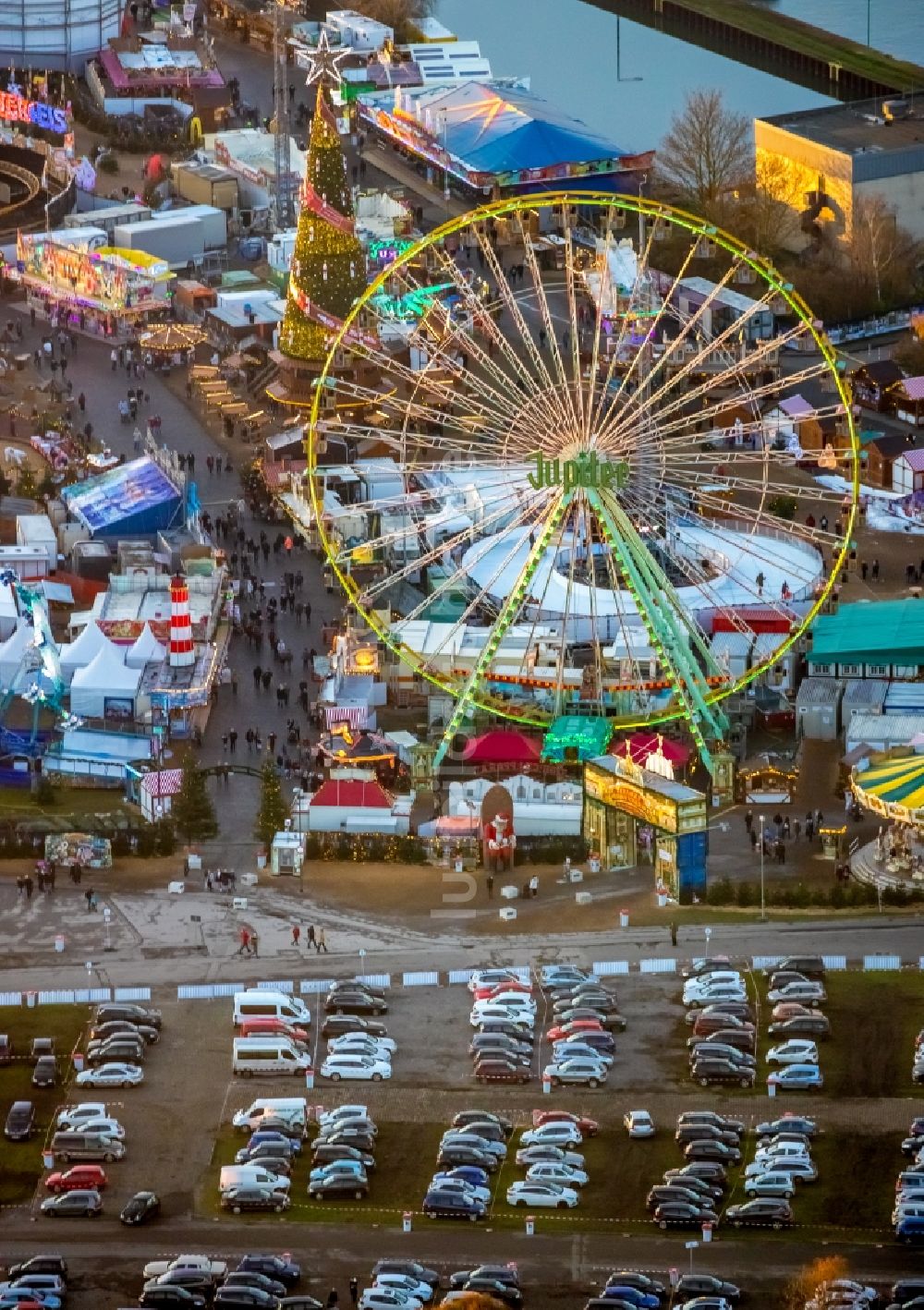 Herne aus der Vogelperspektive: Weihnachtsmarkt- Veranstaltungsgelände im Ortsteil Wanne-Eickel in Herne im Bundesland Nordrhein-Westfalen, Deutschland