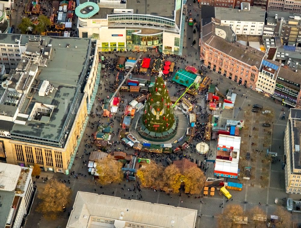 Luftaufnahme Dortmund - Weihnachtsmarkt- Veranstaltungsgelände und der Verkaufs- Hütten und Buden des Dortmunder Weihnachtsmarkt in Dortmund im Bundesland Nordrhein-Westfalen, Deutschland