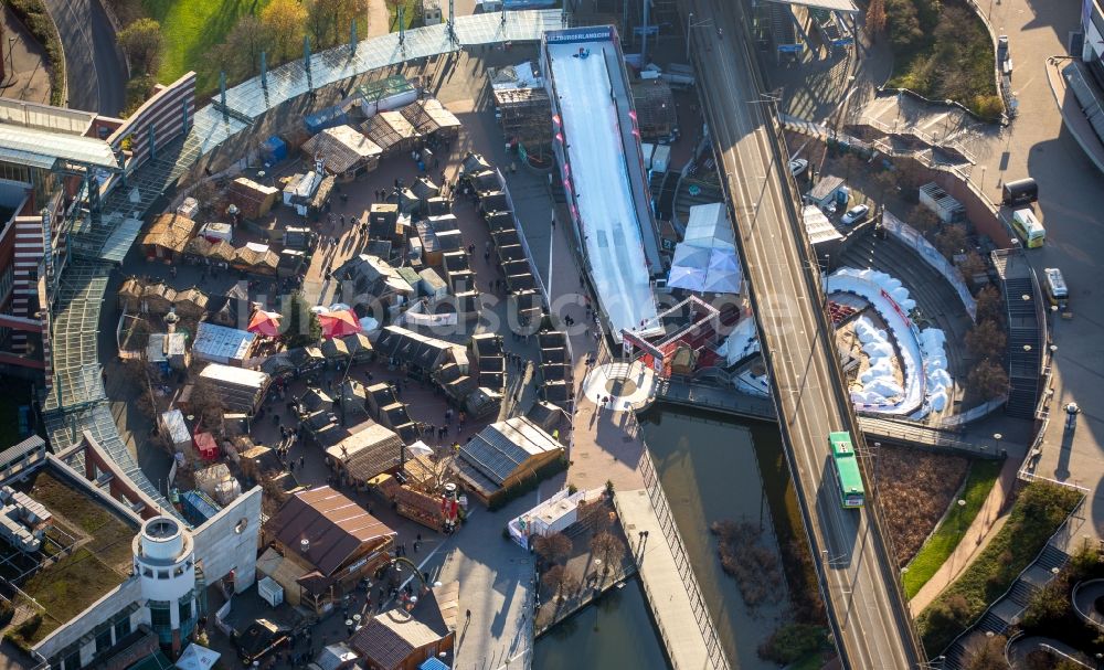 Oberhausen von oben - Weihnachtsmarkt- Veranstaltungsgelände und Verkaufs- Hütten und Buden auf dem Platz der Guten Hoffnung am Centro in Oberhausen im Bundesland Nordrhein-Westfalen