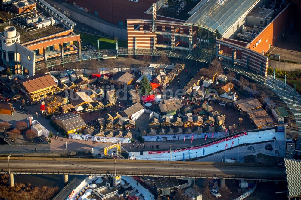 Luftaufnahme Oberhausen - Weihnachtsmarkt- Veranstaltungsgelände und Verkaufs- Hütten und Buden auf dem Platz der Guten Hoffnung am Centro in Oberhausen im Bundesland Nordrhein-Westfalen