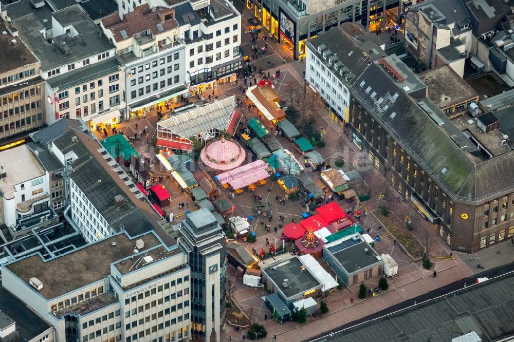 Luftbild Bochum - Weihnachtsmarkt- Veranstaltungsgelände und Verkaufs- Hütten und Buden auf dem Dr.-Ruer-Platz im Ortsteil Bochum Mitte in Bochum im Bundesland Nordrhein-Westfalen