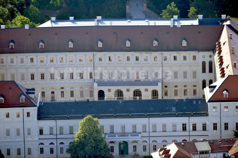 Weimar aus der Vogelperspektive: Weimarer Stadtschloss in der Stadtmitte von Weimar im Bundesland Thüringen