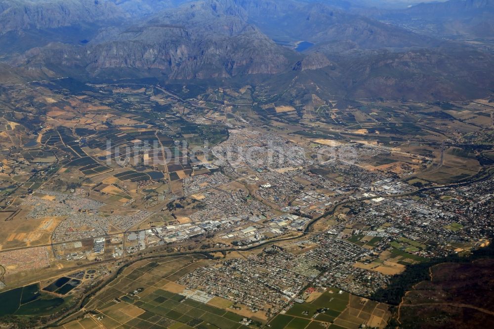 Paarl von oben - Weinanbaugebiet in Paarl im Distrikt Cape Winelands in der Provinz Westkap, Südafrika