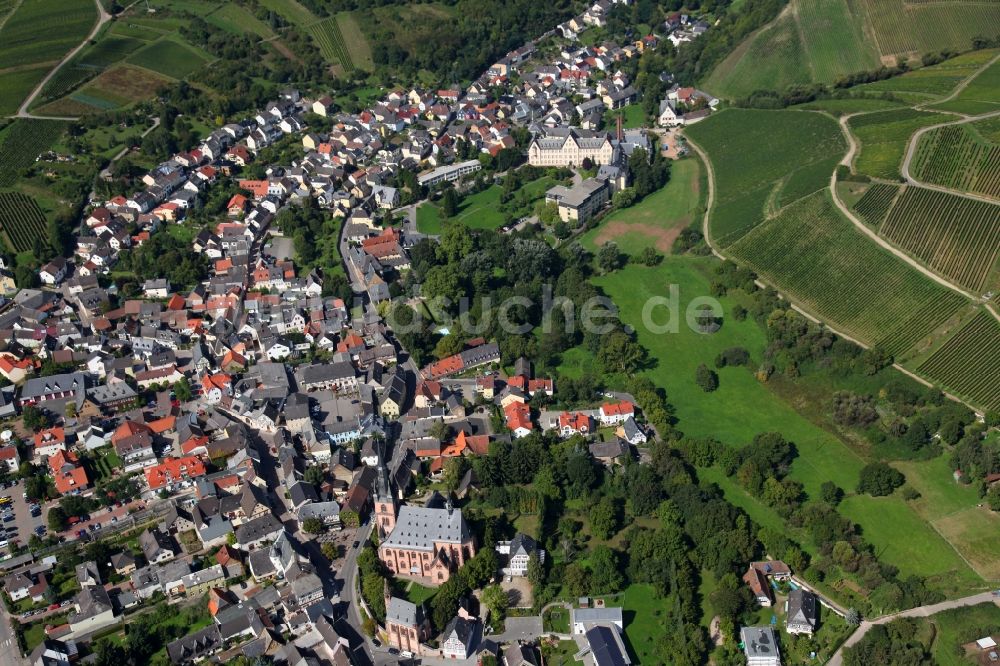 Kiedrich aus der Vogelperspektive: Weinanbaugemeinde Kiedrich im Bundesland Hessen